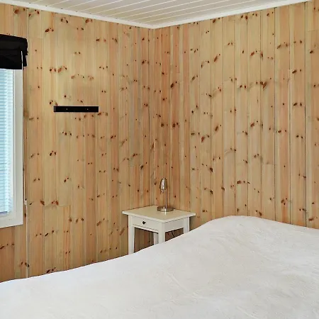 Feriehus Holiday Neshamn *